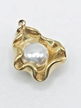 Charm Bar - Pearl In Clam Shell (Gold)