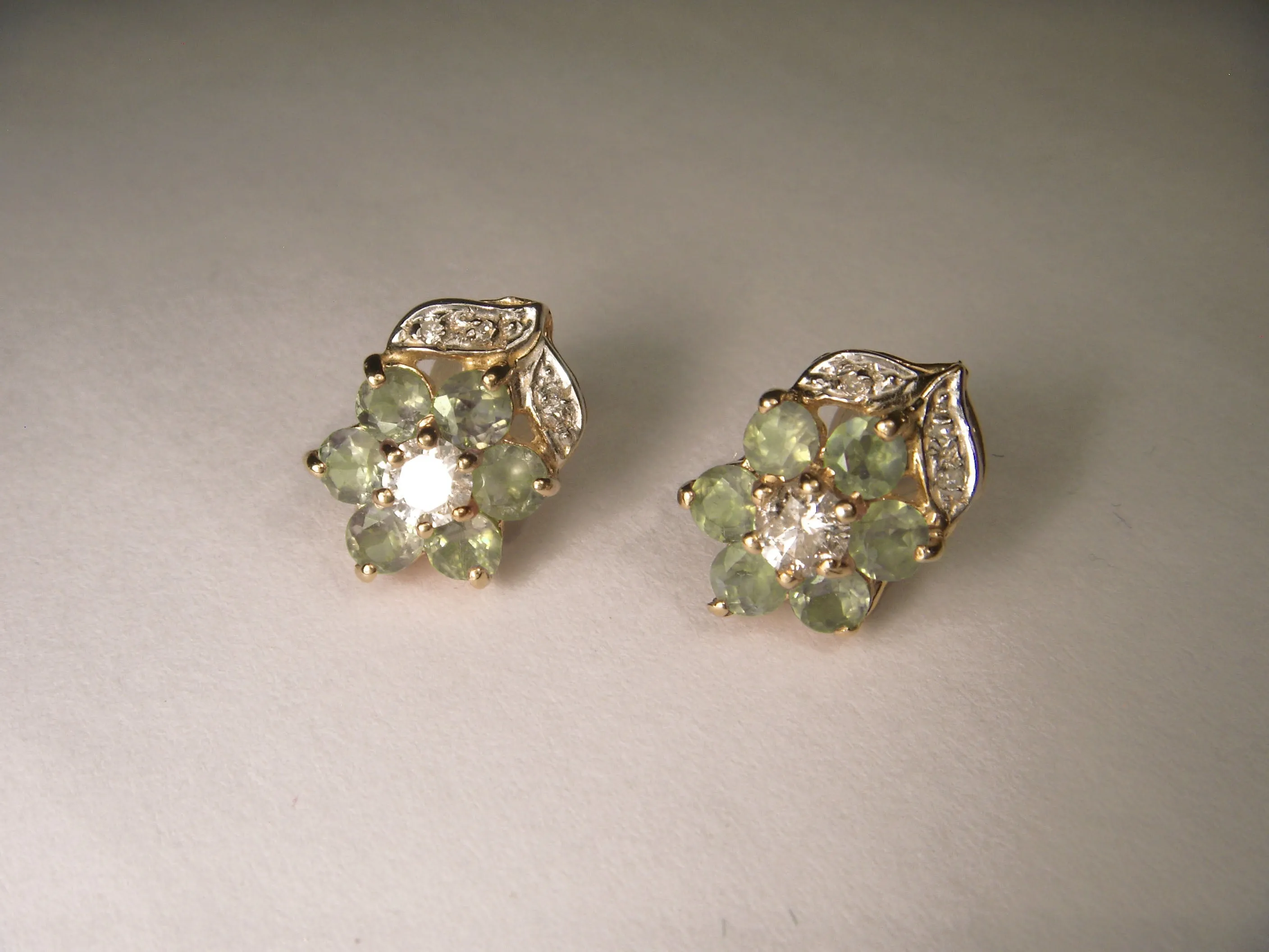 Exquisite 14K Yellow Gold Alexandrite Diamond Floral Stud Earrings