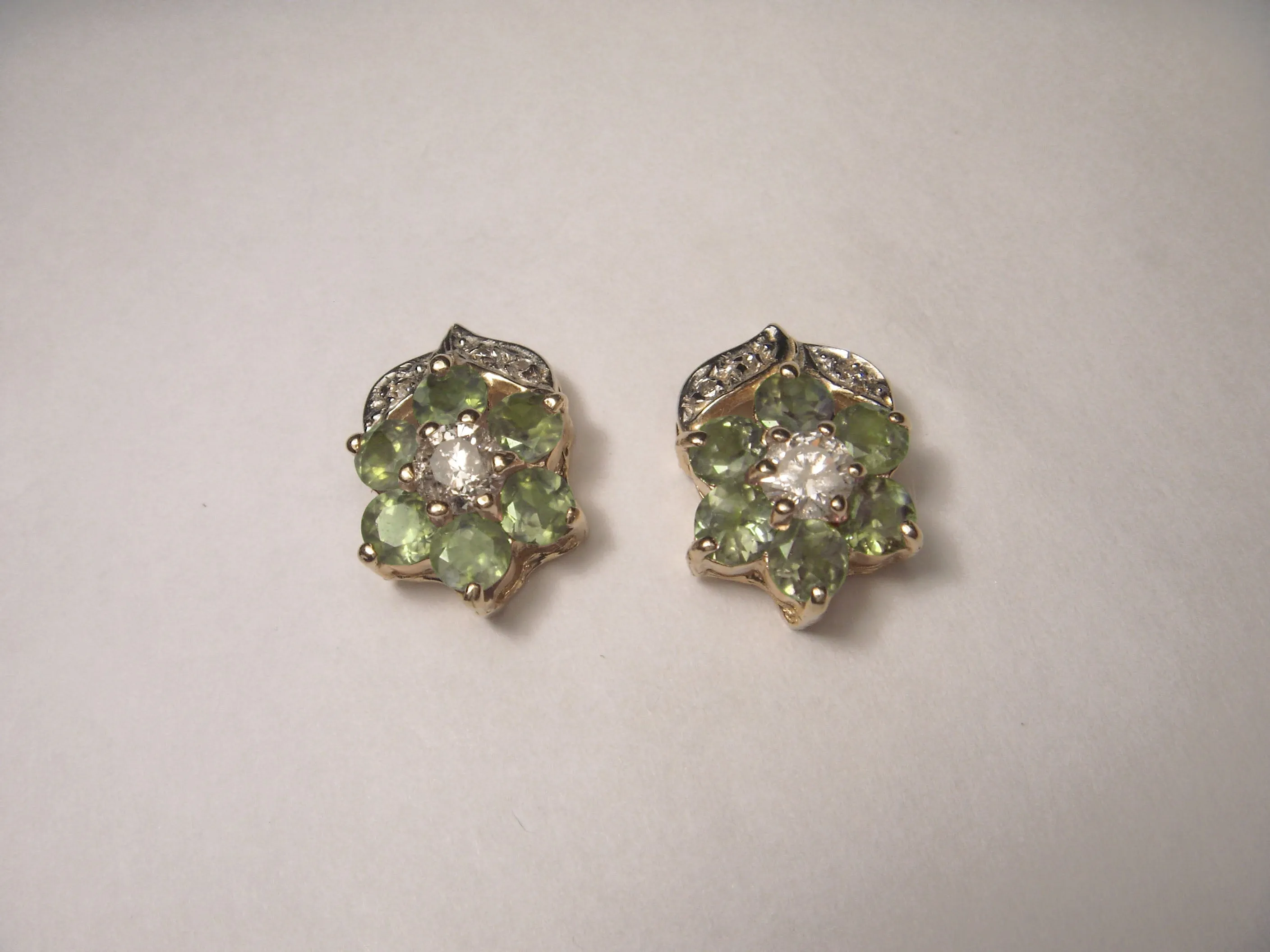 Exquisite 14K Yellow Gold Alexandrite Diamond Floral Stud Earrings