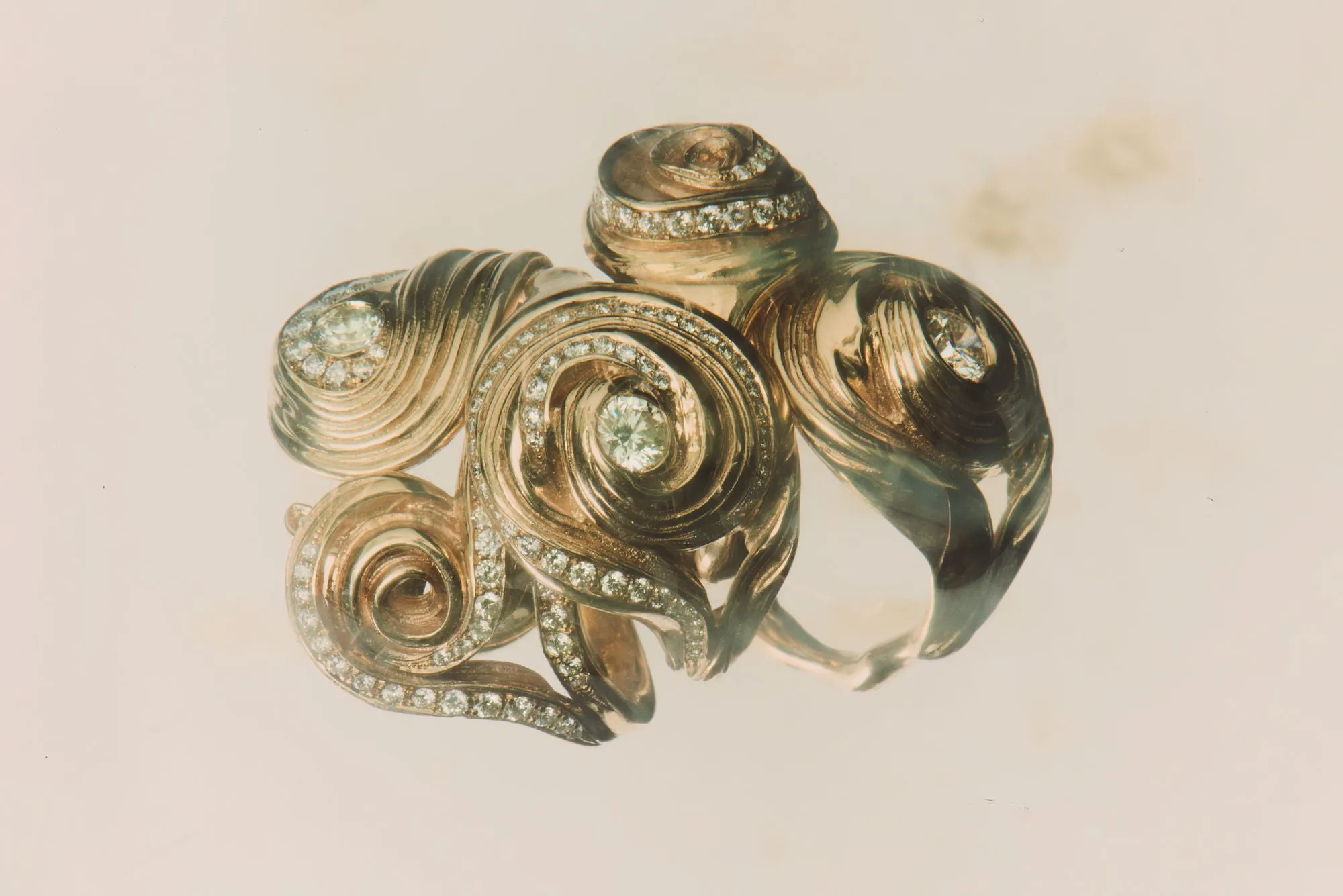 Unda Pavé 14K Gold Ring w. Diamonds