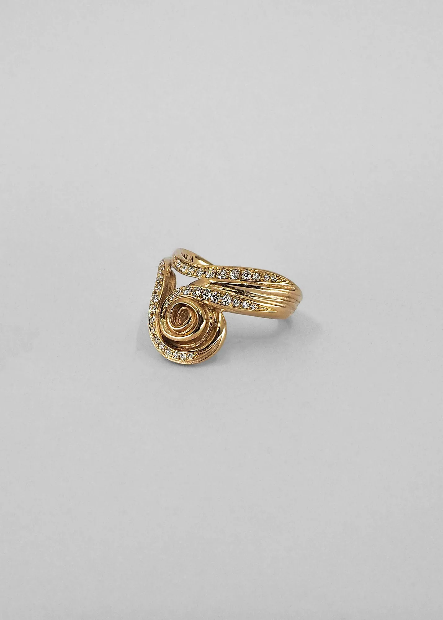 Unda Pavé 14K Gold Ring w. Diamonds