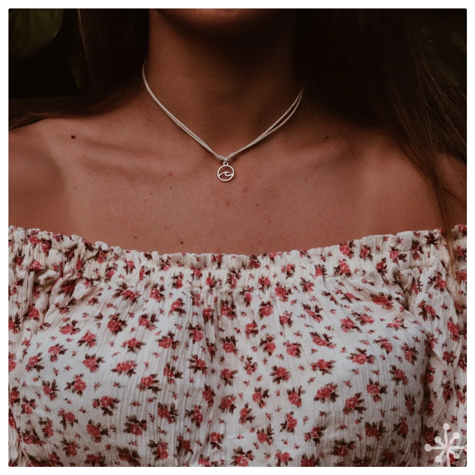 Wave Small Sliding Knots Necklace Cream